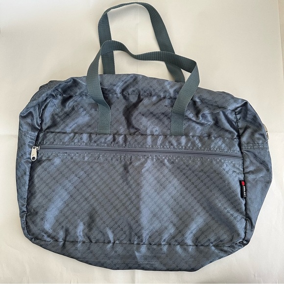 Delsey Overnight Carry On Bag + Hanging Toiletries Bag Underseat Large Overnight - Picture 3 of 8